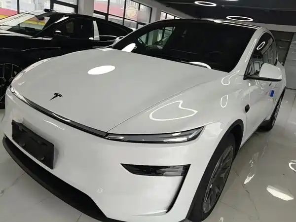 Tesla Model Y L 2026