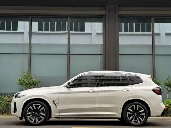 BMW iX3 2024