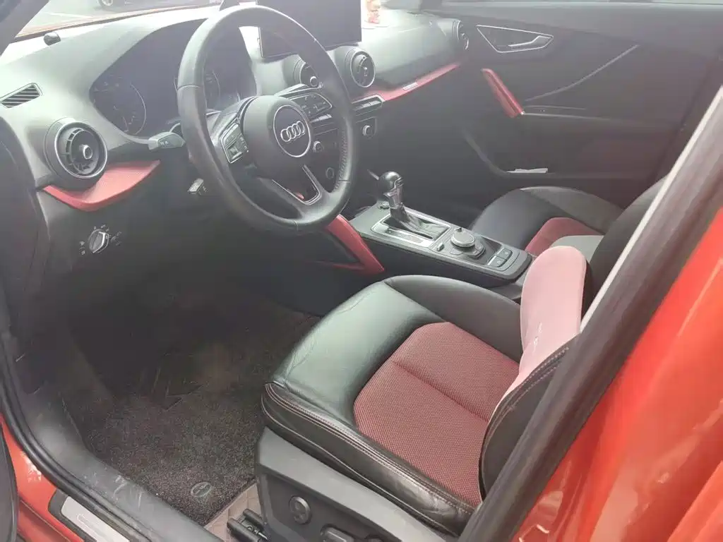 Audi Q2L 2019