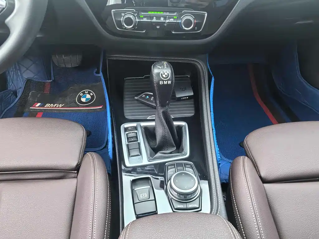 BMW 1 Series 2019 — фото 11