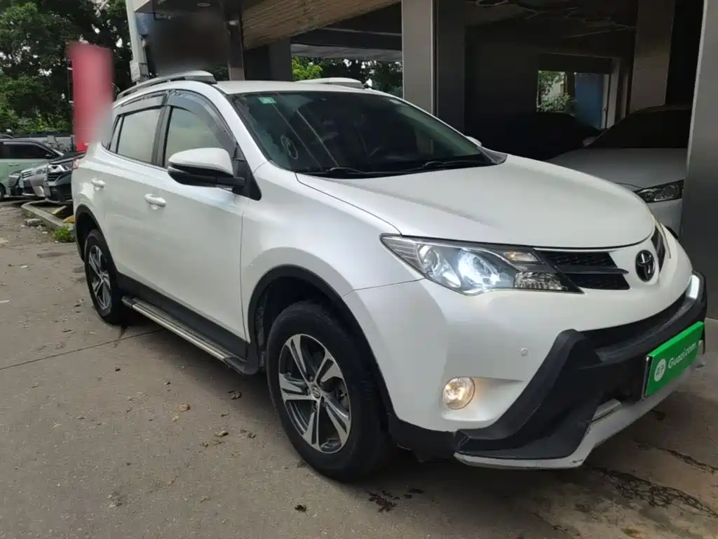 Toyota RAV4 2015 — фото 4