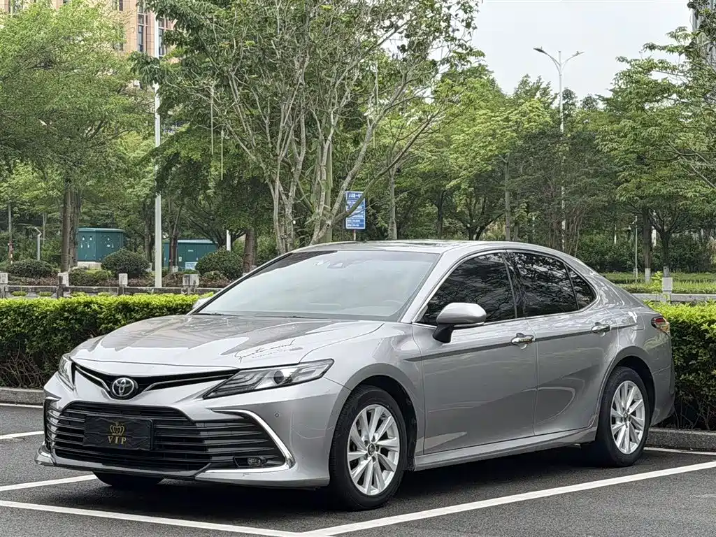 Toyota Camry 2022 — фото 1