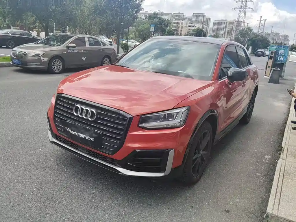 Audi Q2L 2019