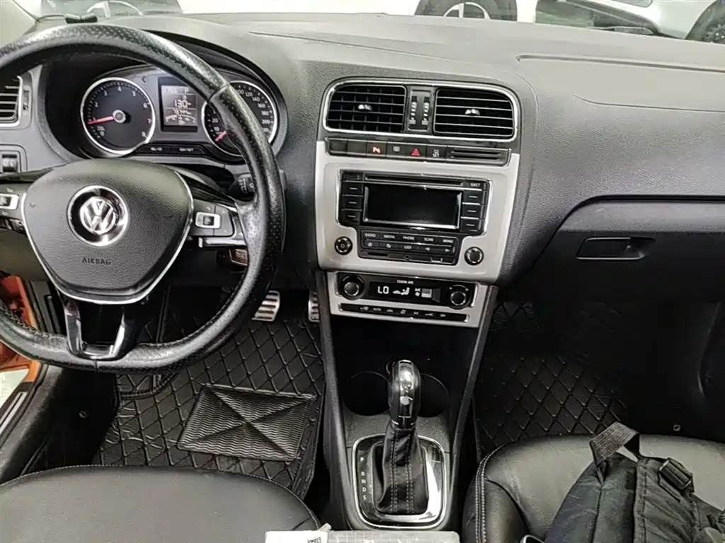 Volkswagen Polo 2016 — фото 10