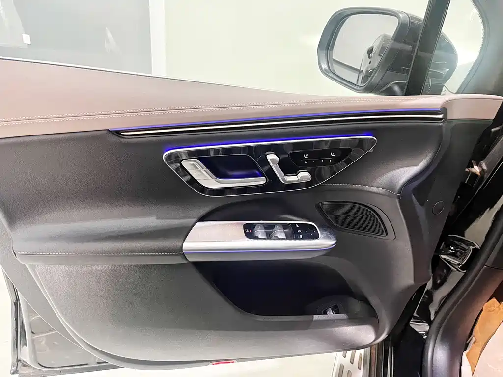 Mercedes-Benz EQE SUV 2025 — фото 11