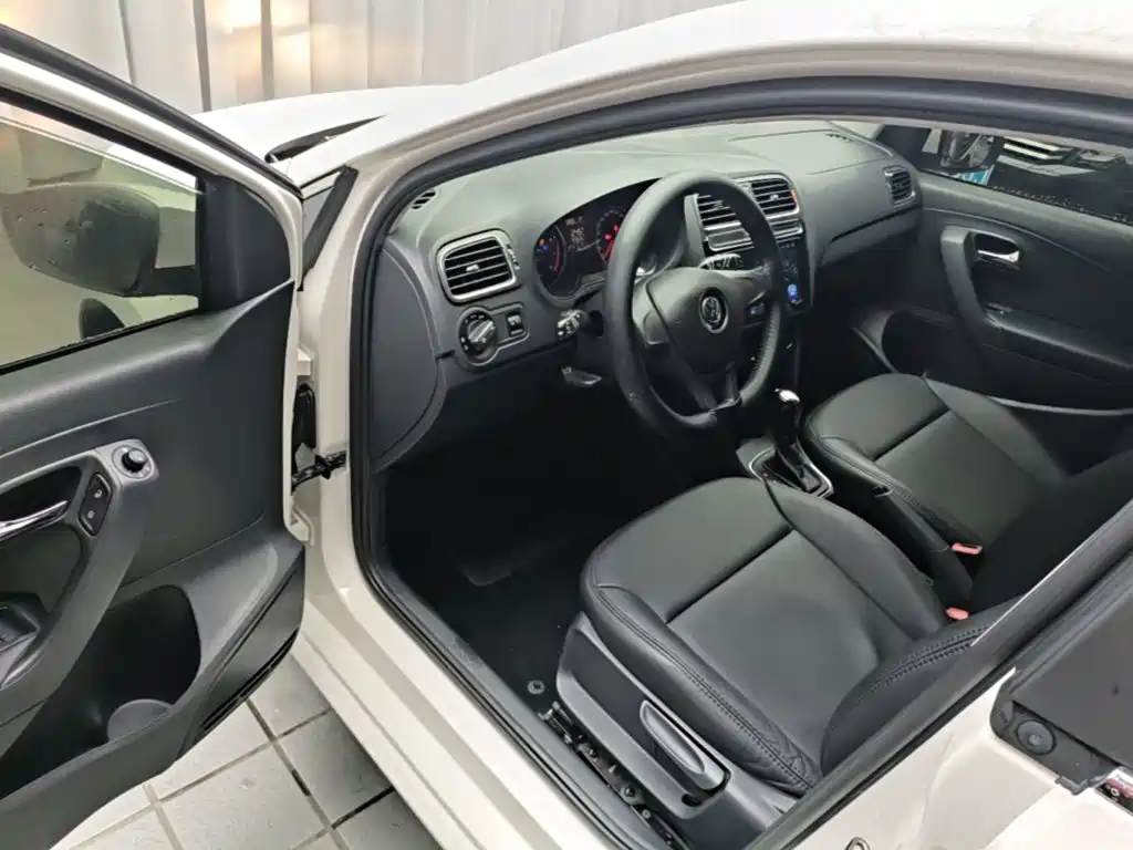 Volkswagen Polo 2015 — фото 16
