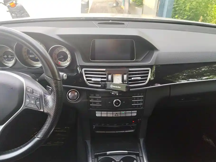 Mercedes-Benz E-Class 2016 — фото 13