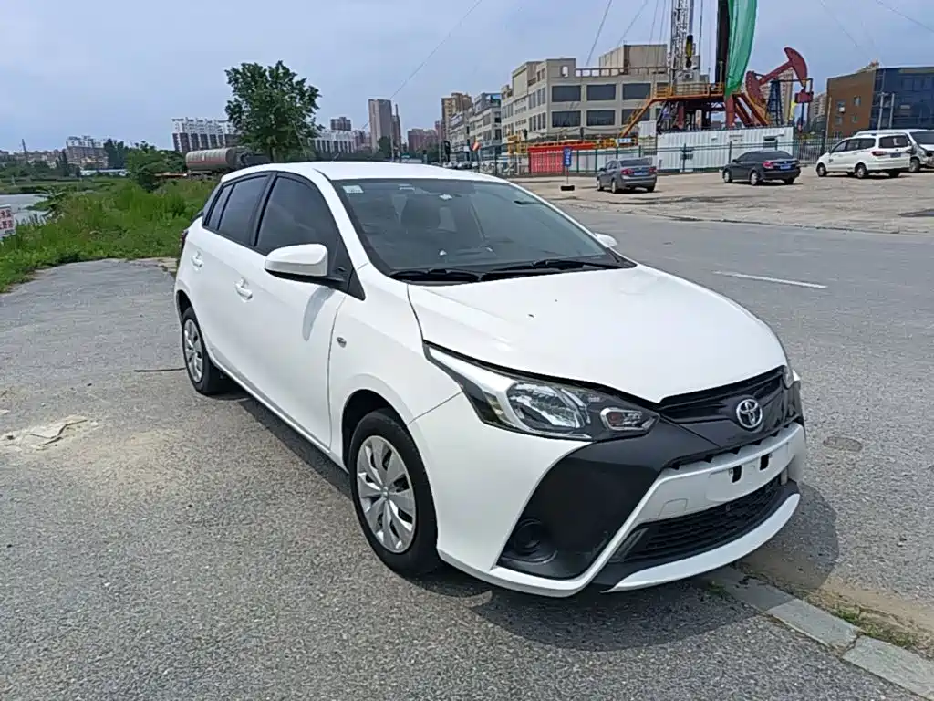 Toyota Yaris L 2017 — фото 4