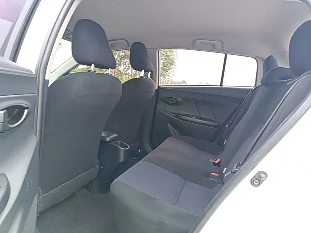 Toyota Yaris L 2017 — фото 17