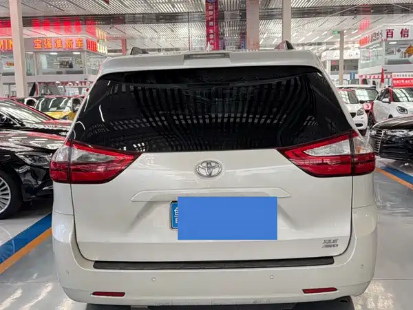 Toyota Sienna 2015