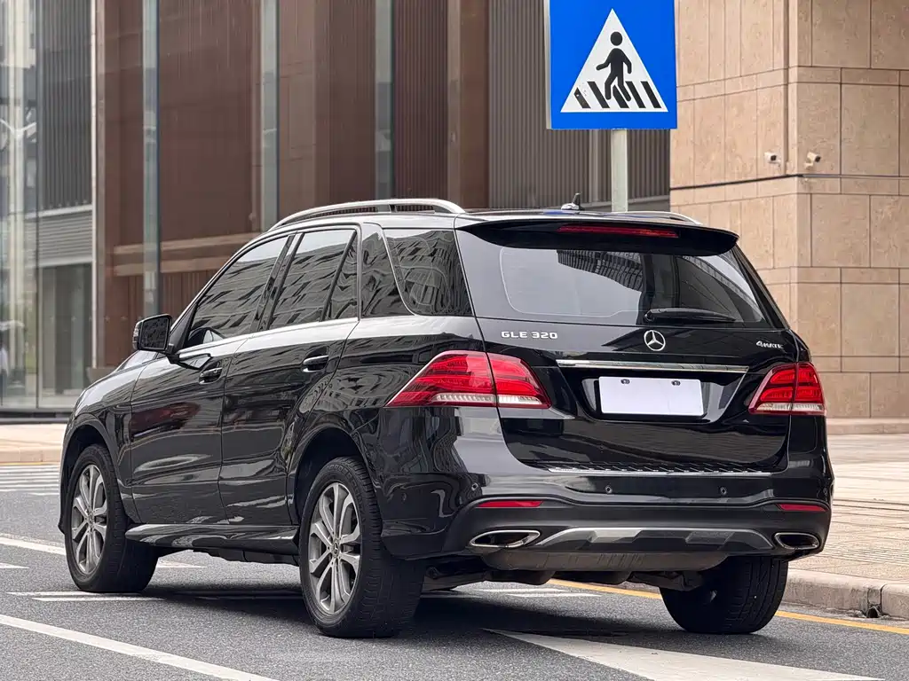 Mercedes-Benz GLE 2017 — фото 6
