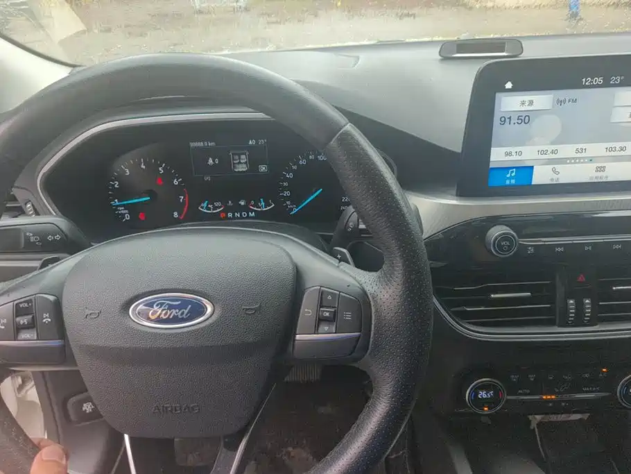 Ford Focus 2019 — фото 13