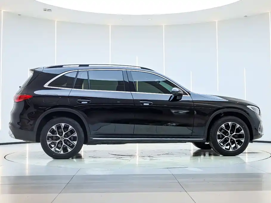 Mercedes-Benz GLC 2025