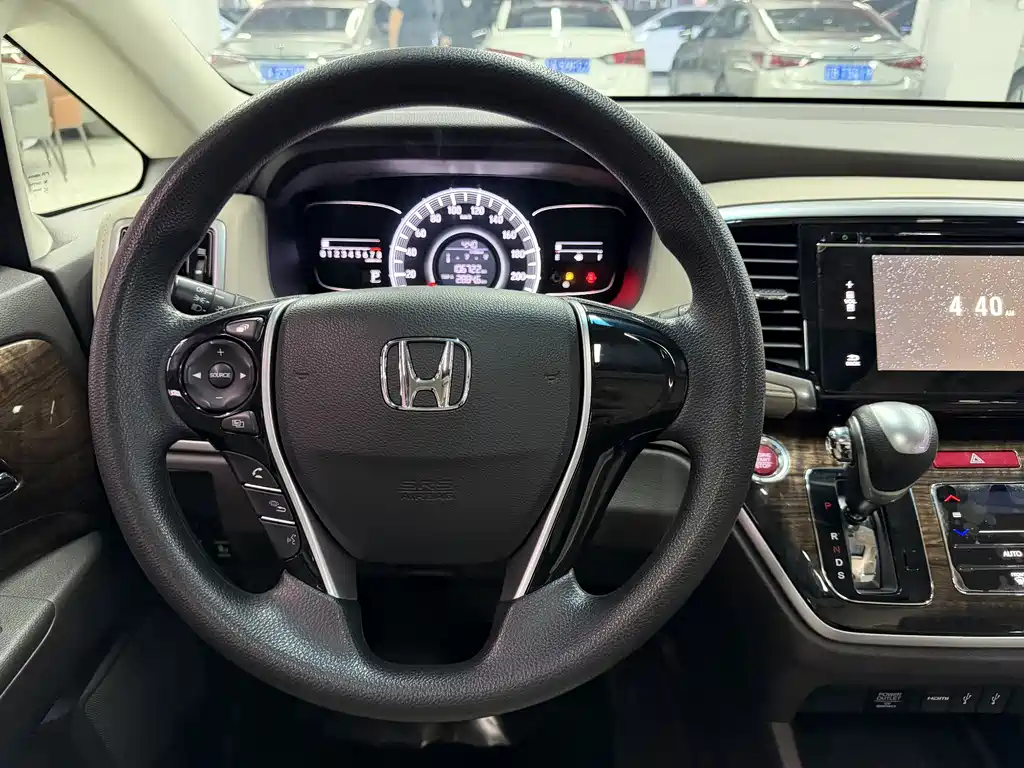 Honda Odyssey 2017 — фото 14