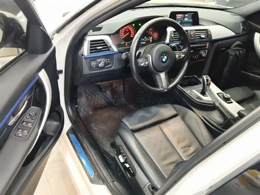 BMW 3 Series 2019 — фото 16