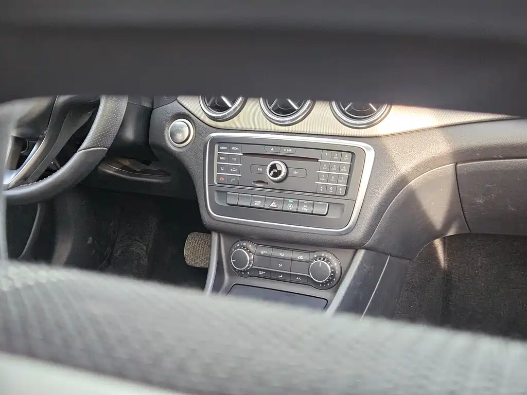 Mercedes-Benz CLA 2016 — фото 17