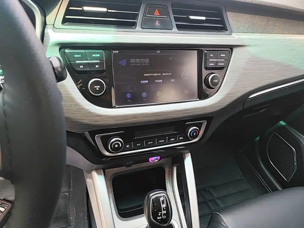 Geely Vision X3 2018 — фото 13
