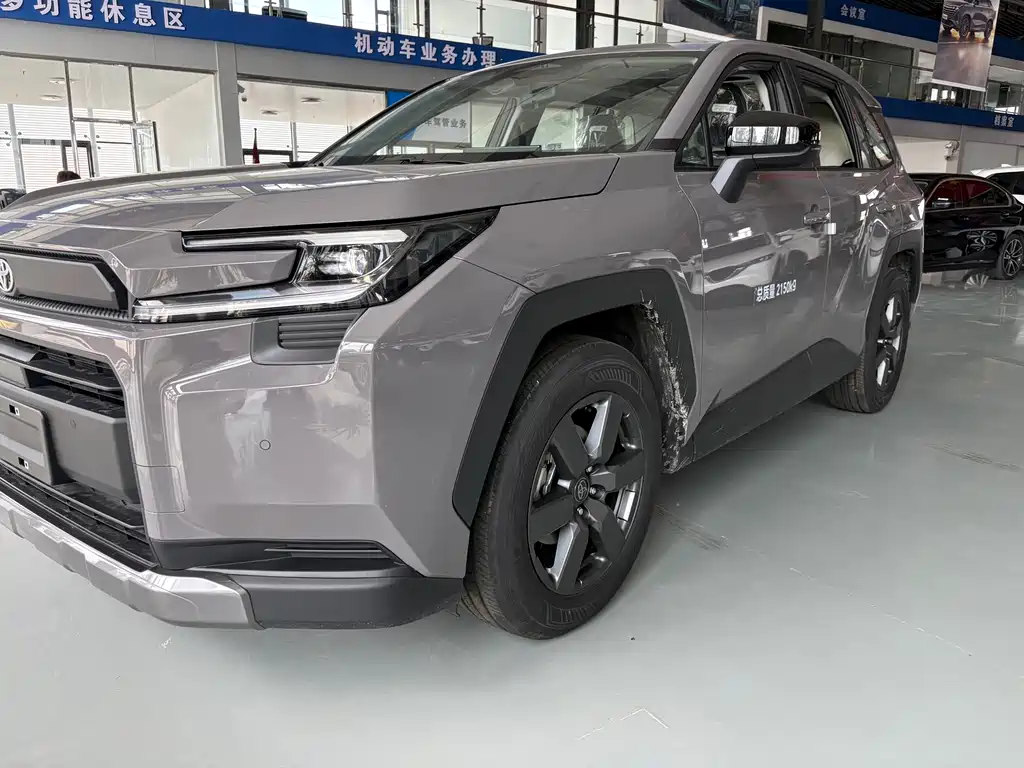 Toyota RAV4 — фото 3