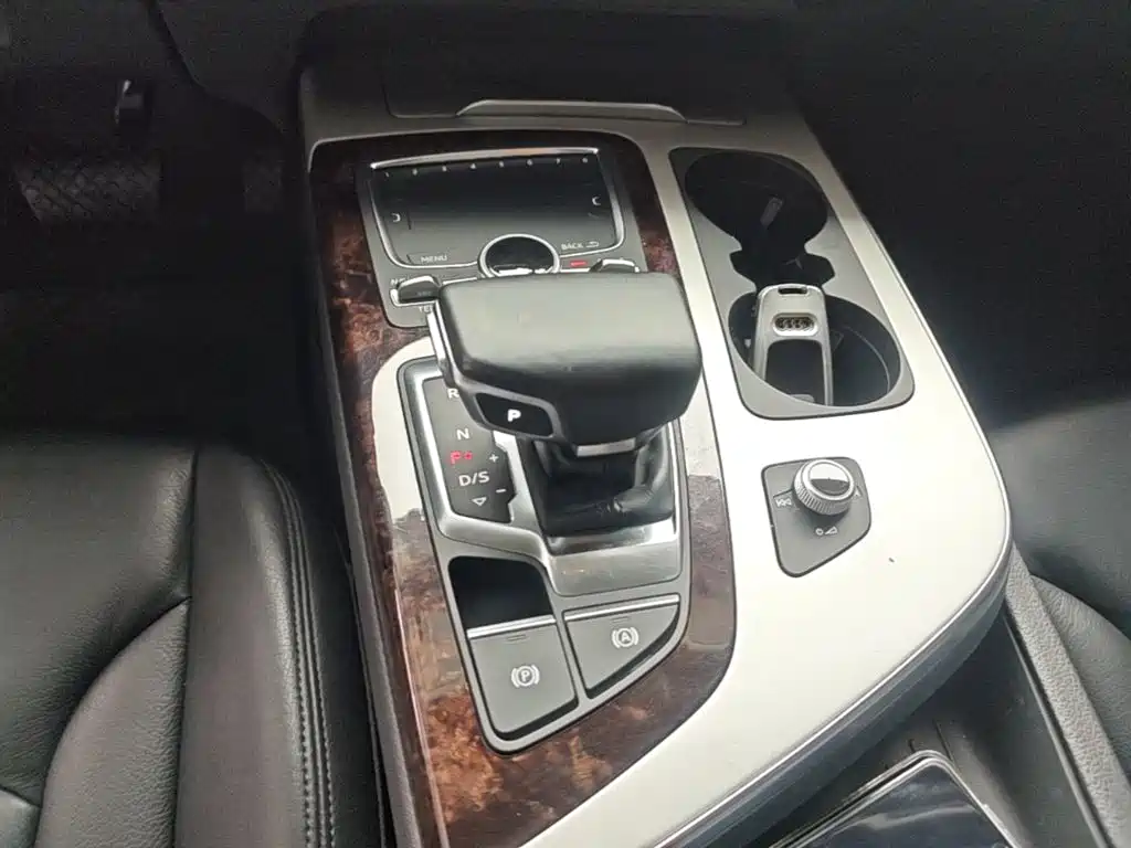 Audi Q7 2016 — фото 14