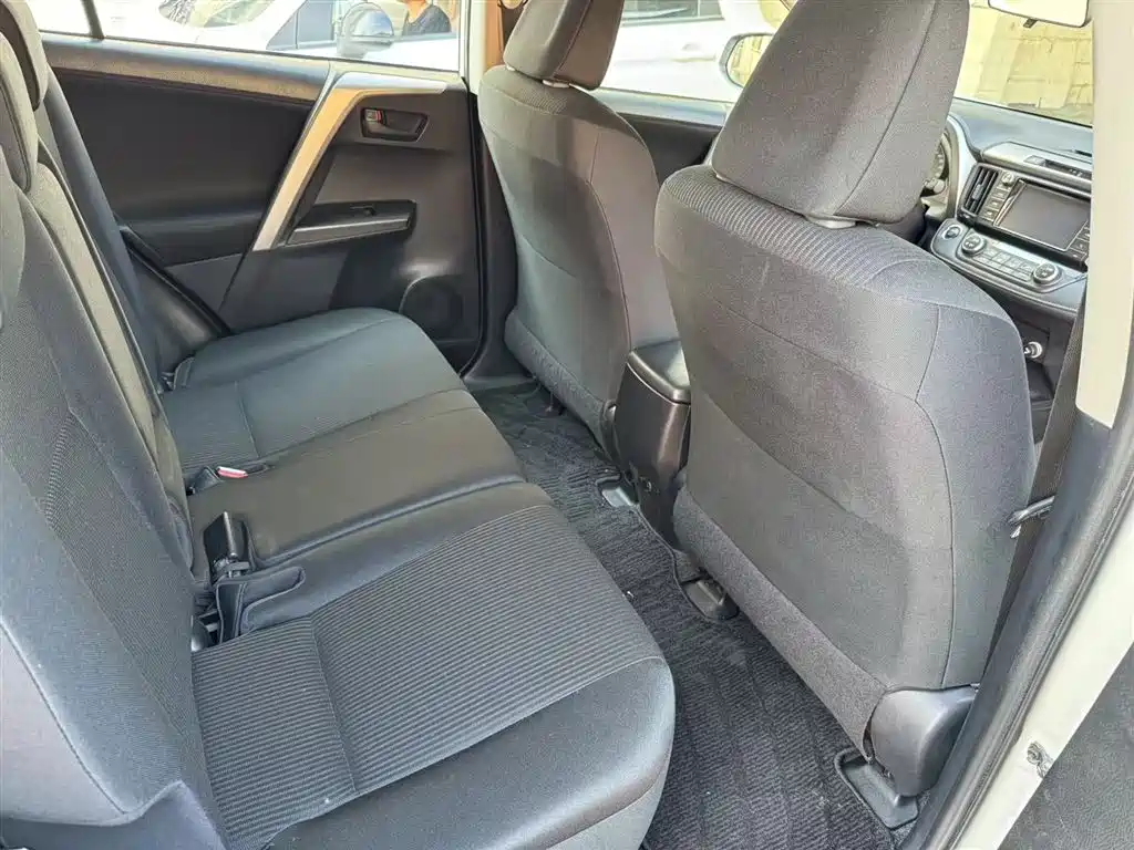 Toyota RAV4 2016 — фото 13