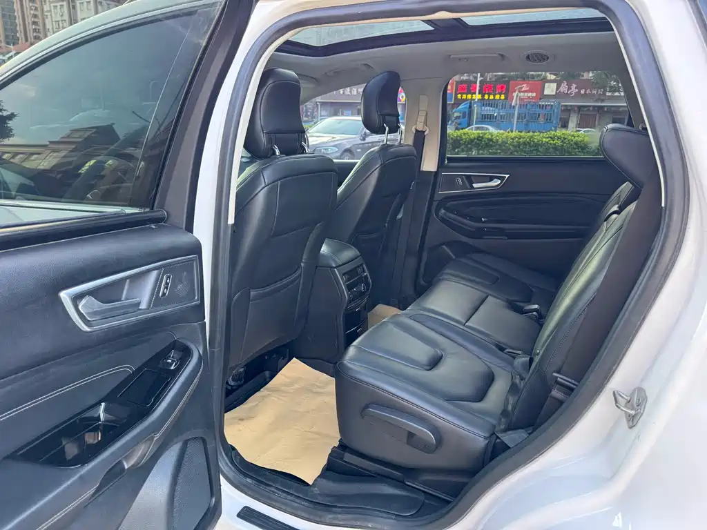 Ford Edge 2016 — фото 10