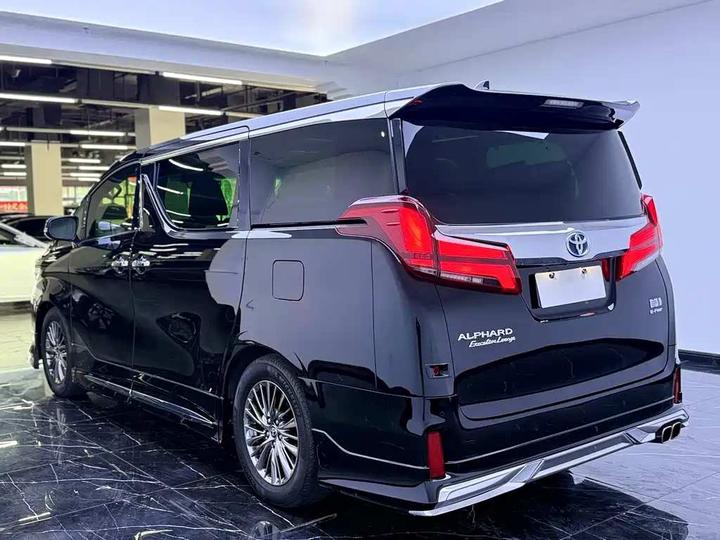 Toyota Alphard 2023 — фото 28