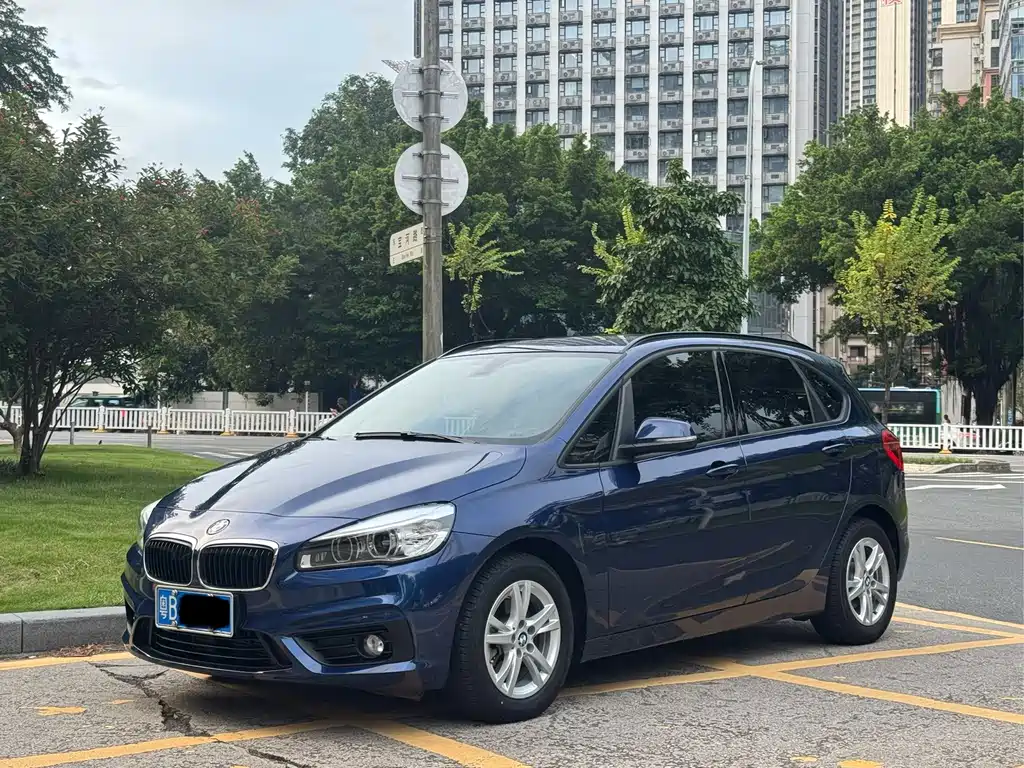 BMW 2 Series Station Wagon 2017 — фото 1