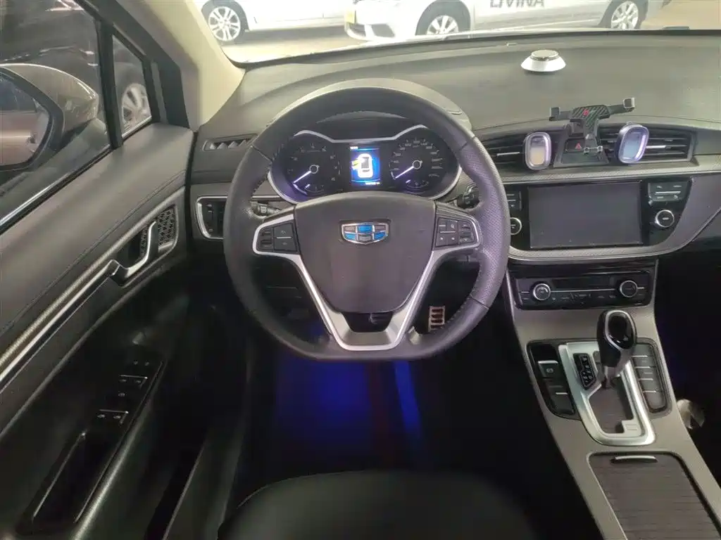 Geely Emgrand GS 2017 — фото 11