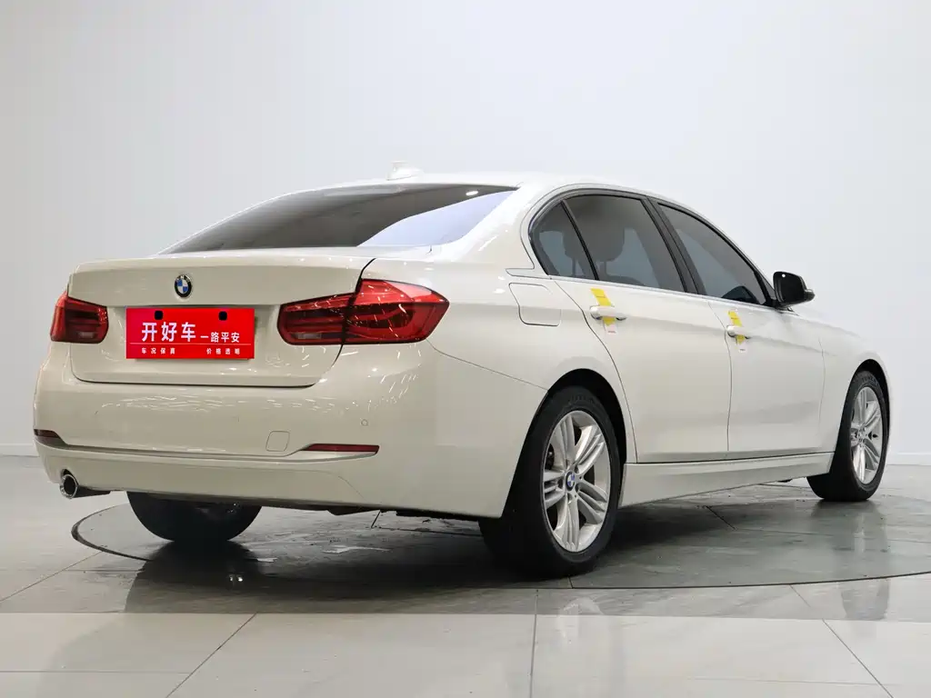 BMW 3 Series 2019 — фото 18