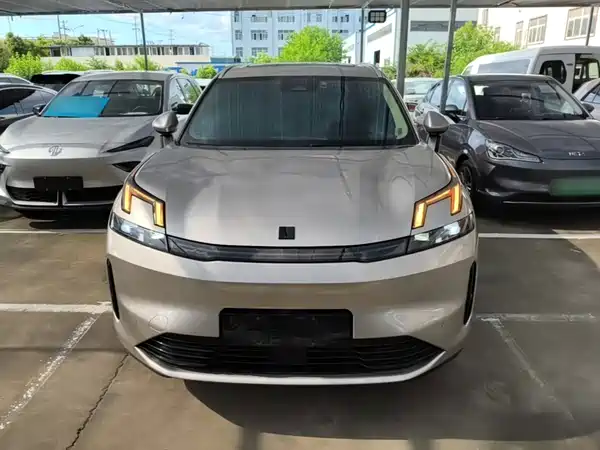 Lynk & Co 08 EM-P 2024