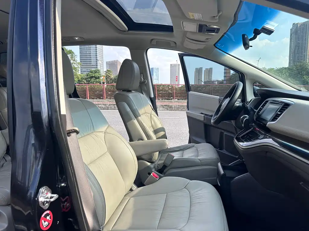 Honda Odyssey 2017 — фото 13
