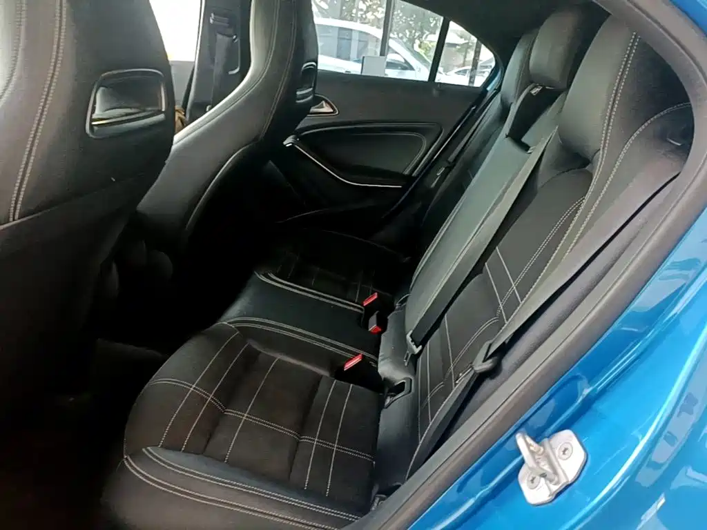 Mercedes-Benz A-Class 2017 — фото 17