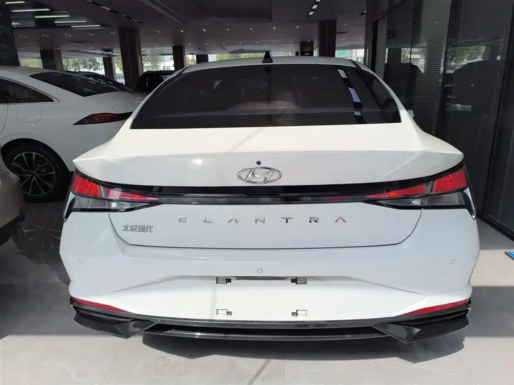 Hyundai Elantra 2023 — фото 6