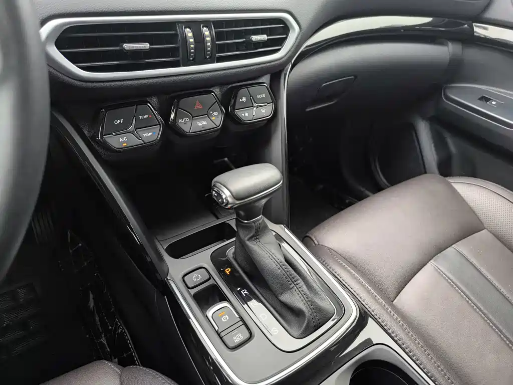 GAC Trumpchi GS4 2018 — фото 18