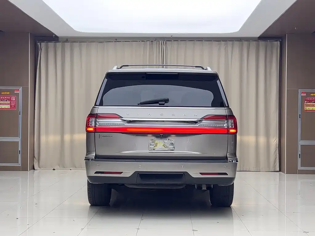 Lincoln Navigator 2018 — фото 18
