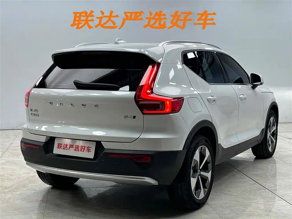 Volvo XC40 2023 — фото 26