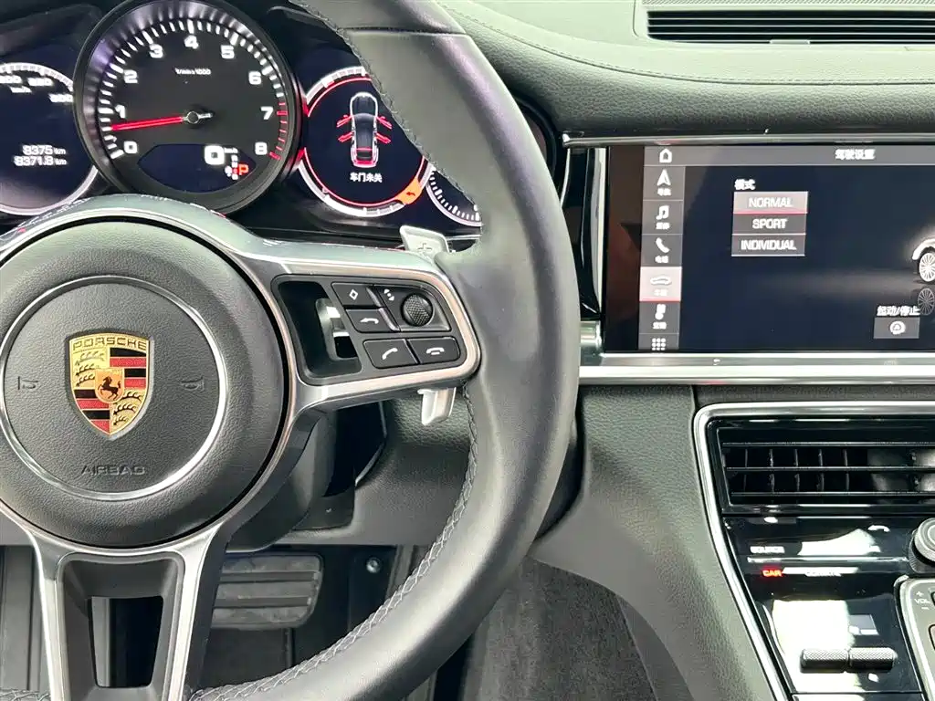 Porsche Panamera 2018 — фото 15