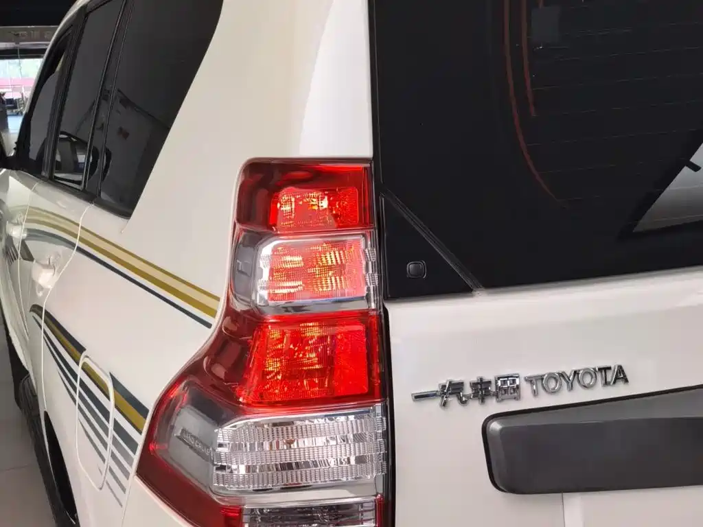 Toyota Prado 2015 — фото 16
