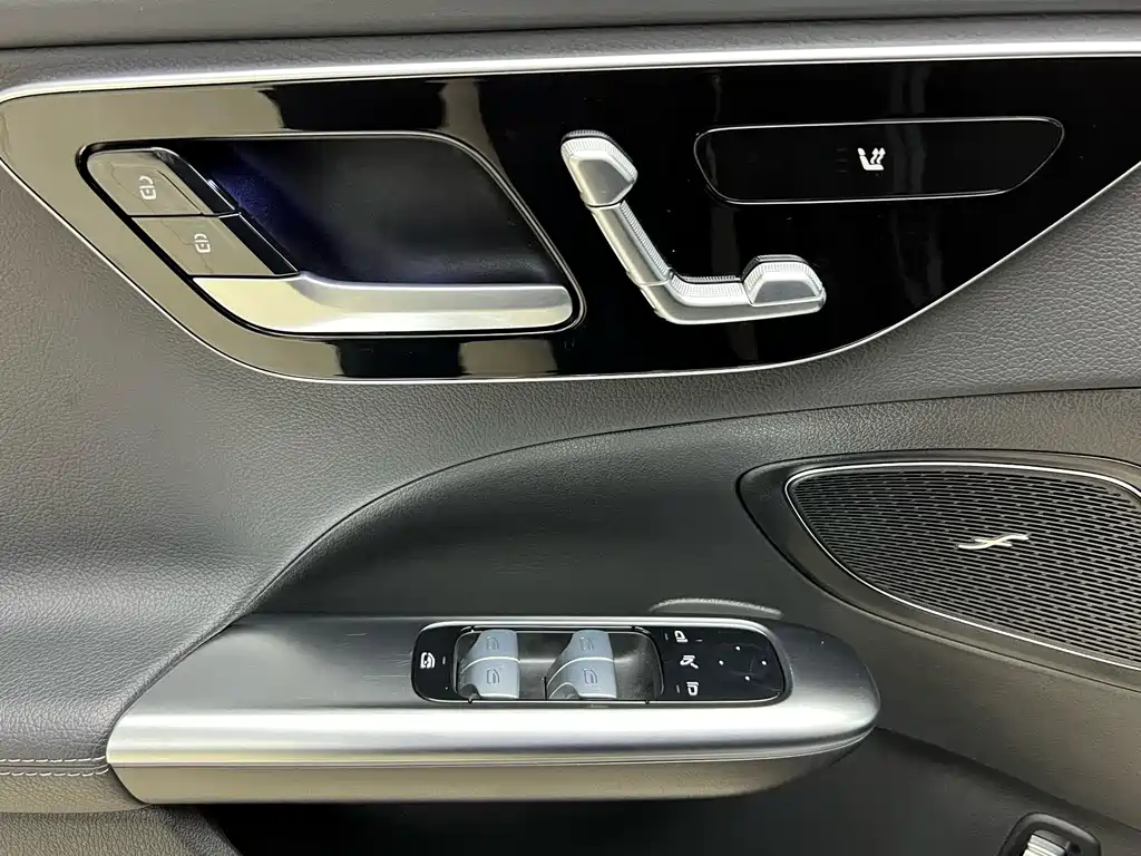 Mercedes-Benz C-Class 2023 — фото 19