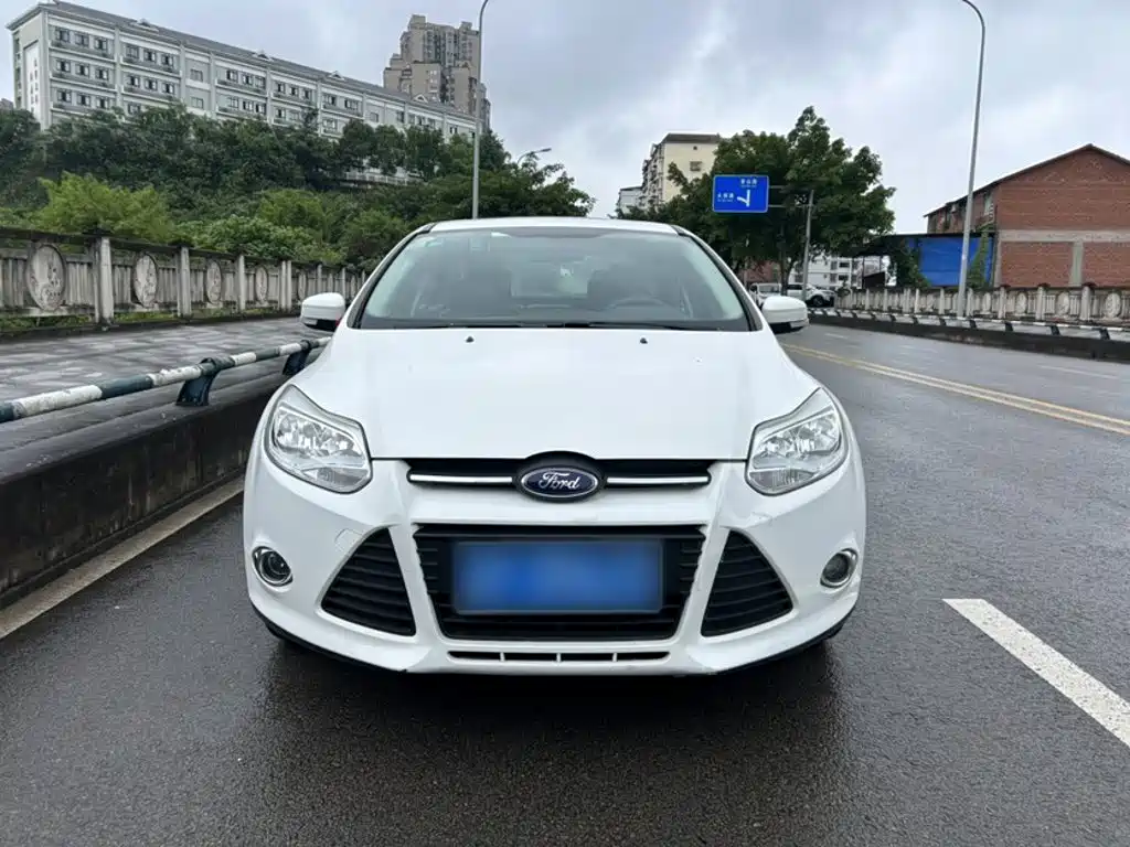 Ford Focus 2014 — фото 10