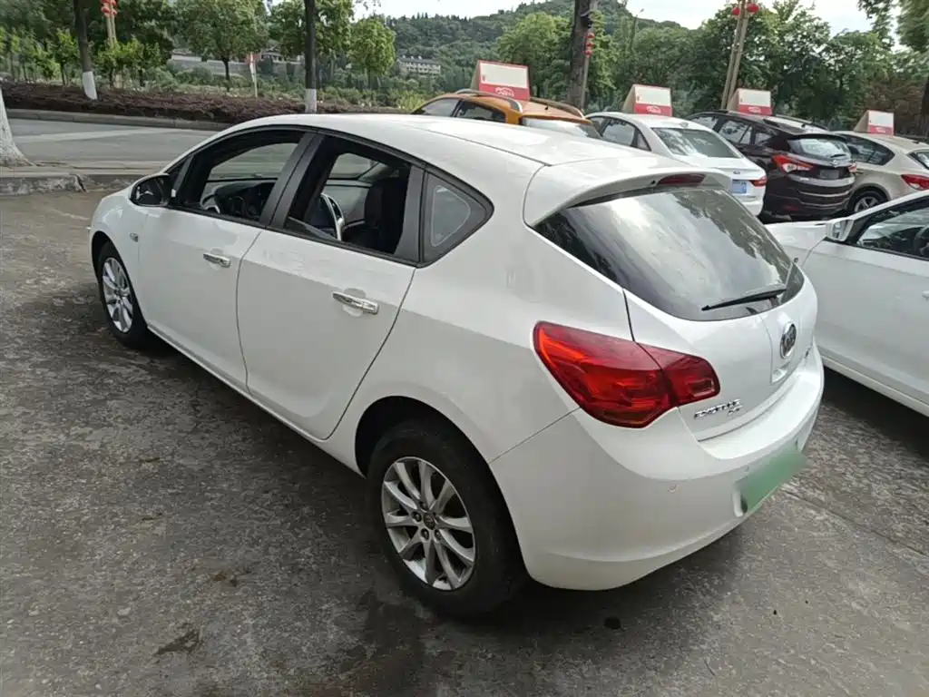 Buick Excelle 2016 — фото 5