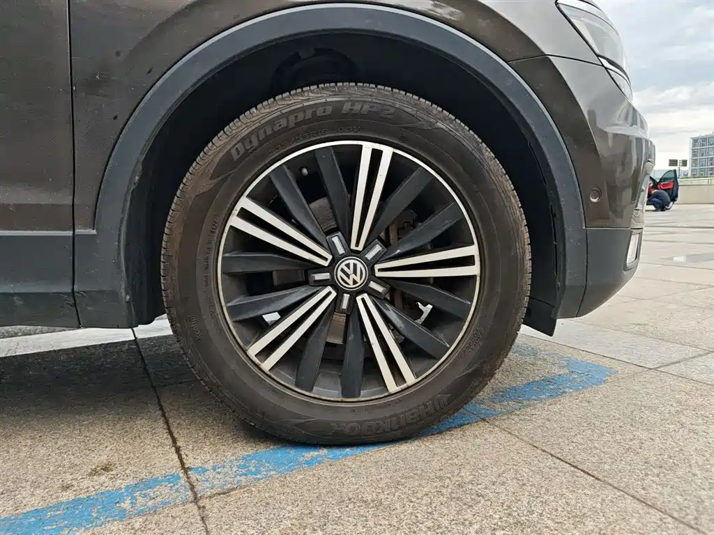 Volkswagen Tiguan L 2018 — фото 25