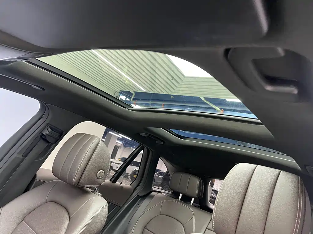 Mercedes-Benz GLC 2017 — фото 14