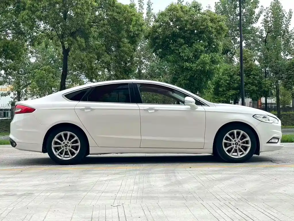 Ford Mondeo 2017 — фото 12