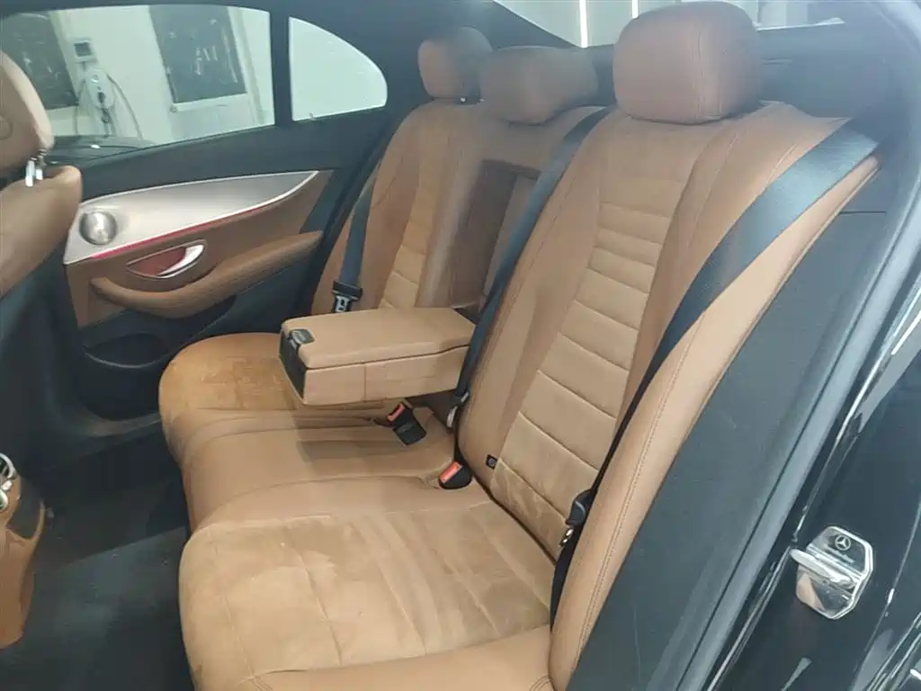 Mercedes-Benz E-Class 2018 — фото 17
