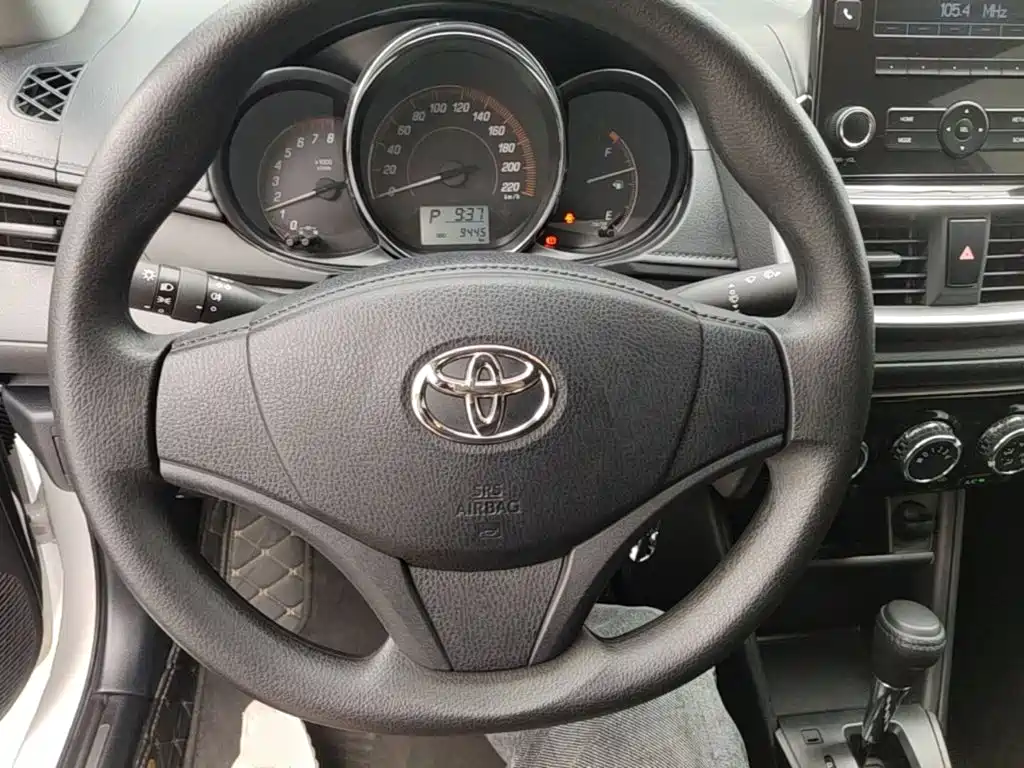 Toyota Yaris L 2021 — фото 11