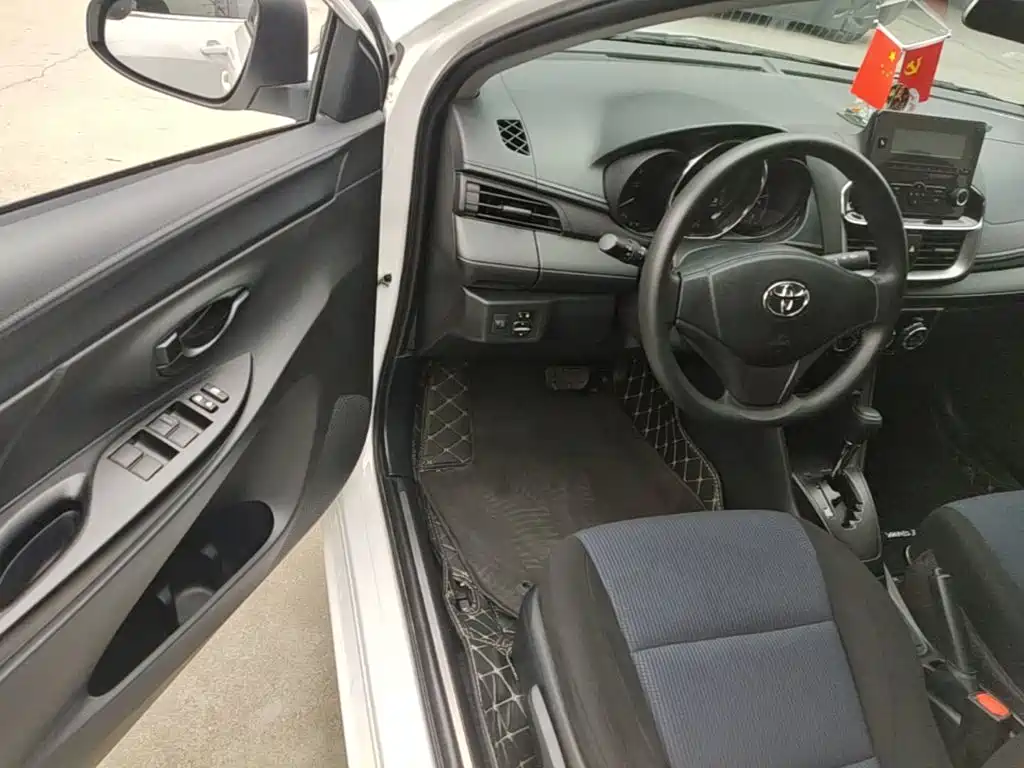 Toyota Yaris L 2021 — фото 16