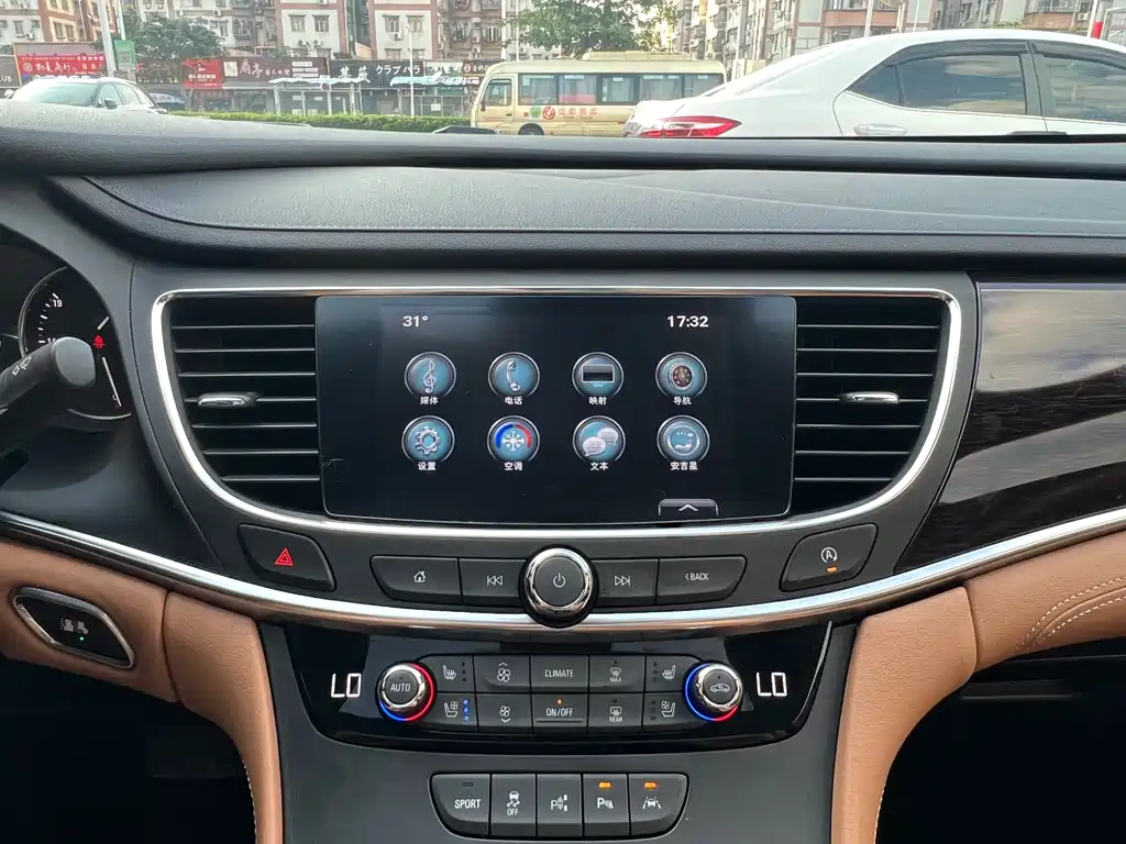 Buick LaCrosse 2018 — фото 18