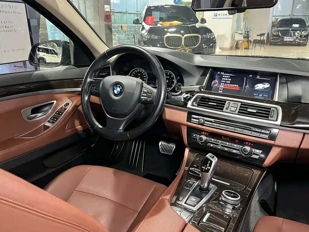 BMW 5 Series 2017 — фото 21