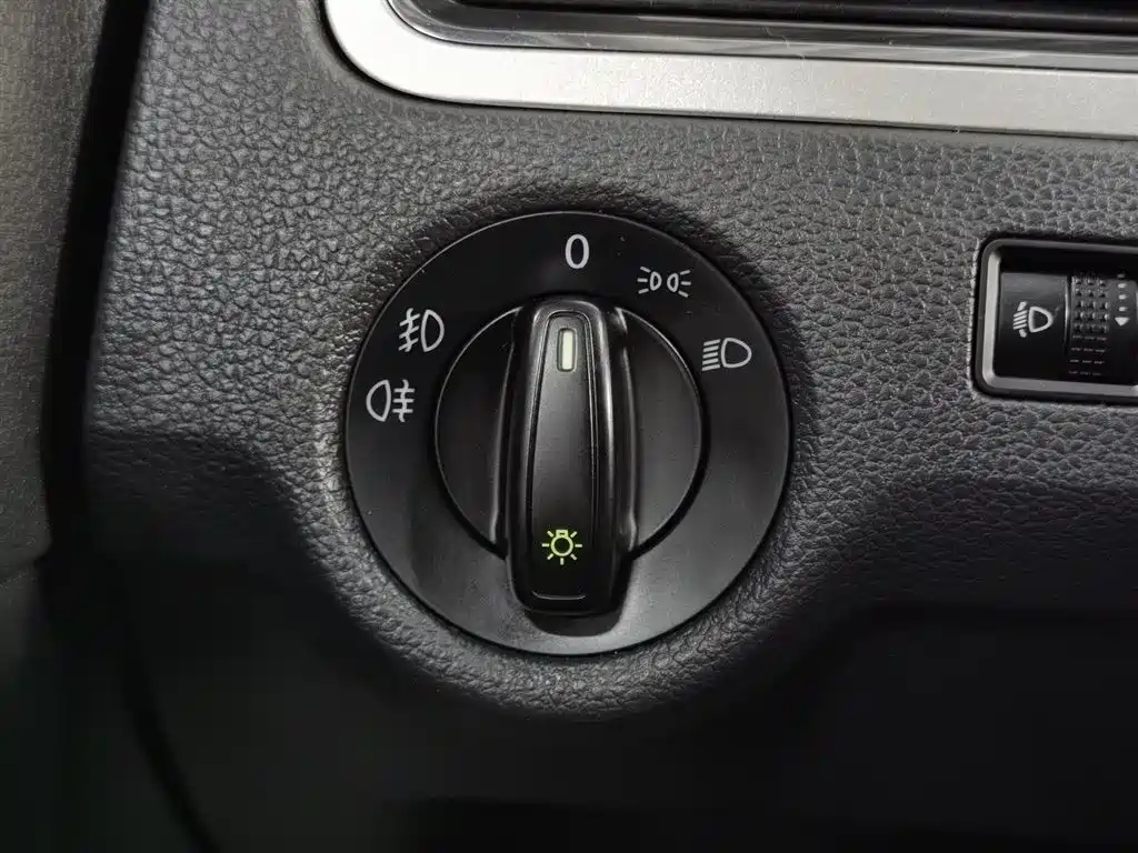 Skoda Rapid 2018 — фото 21